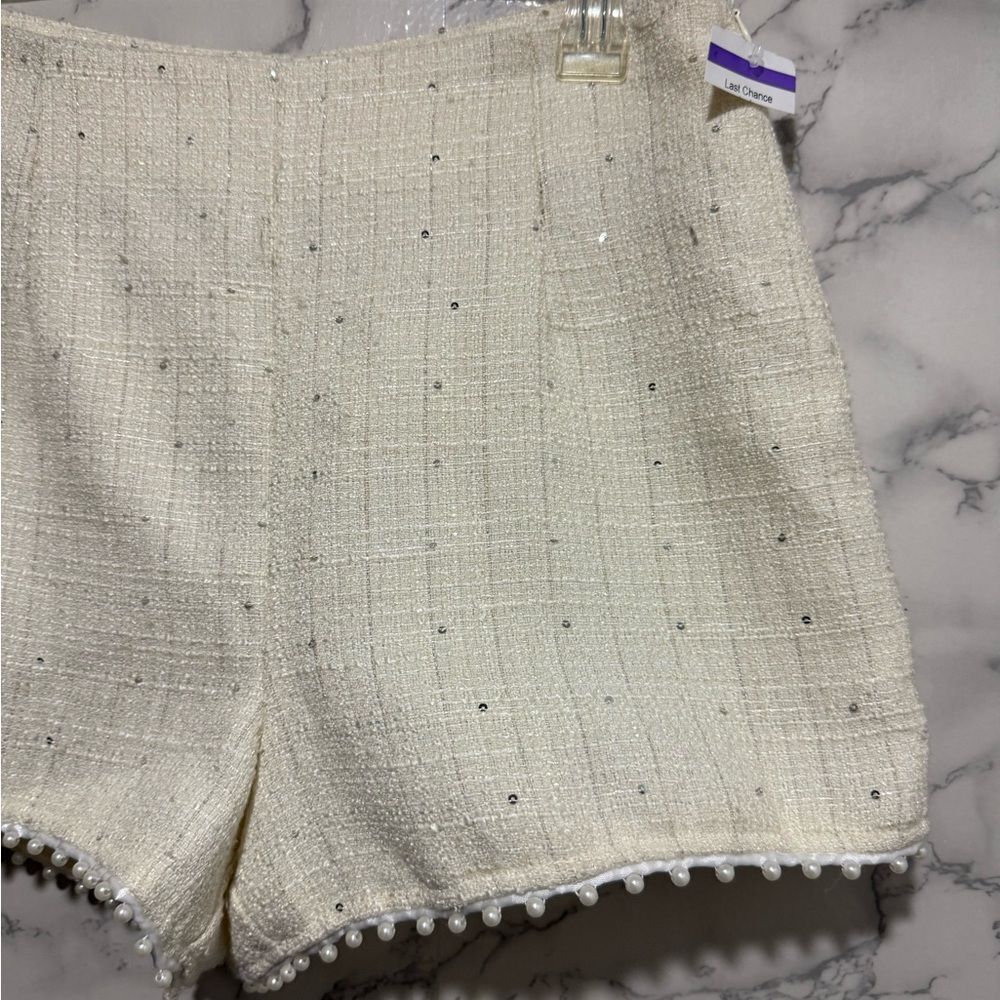 NEW Lush Pearl Hem Tweed Shorts Elegant Cream Women's Shorts Size M - Picture 4 of 10